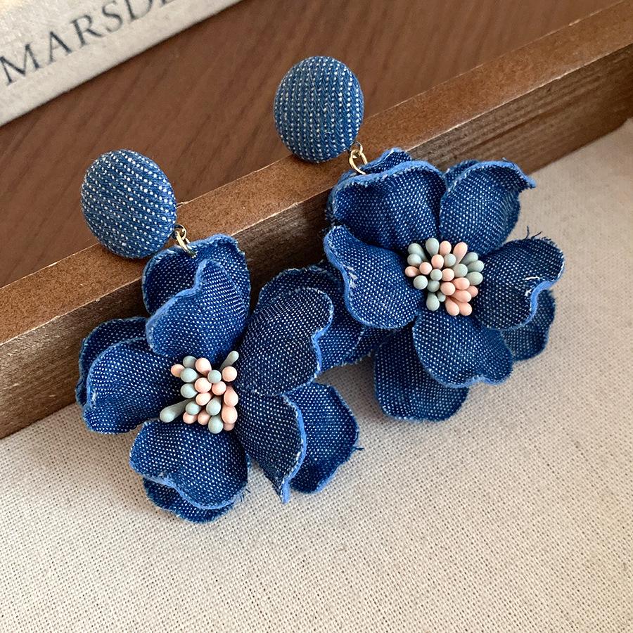 Silver Needle Fabric Pearl Flower Pendant Earrings Fashion Commuter Versatile Earrings Niche Premium Earrings Women
Silver Needle Fabric Pearl Flower Pendant Earrings Fashion Commuter Versatile Earrings Niche Premium Earrings Women
