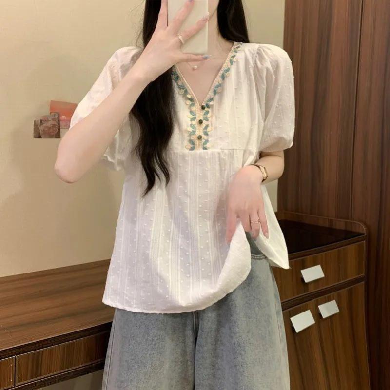 White Women s Short Sleeved Embroidered Design V-neck Summer T-shirt Korean Lazy Style Simple Ladies Pullover XXL бежевый
White Women s Short Sleeved Embroidered Design V-neck Summer T-shirt Korean Lazy Style Simple Ladies Pullover XXL бежевый