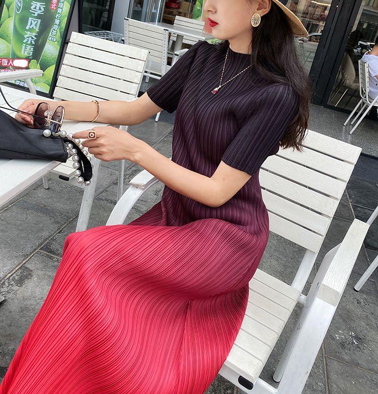 Short sleeved dress, women s pleated base skirt, mid length pleated long skirt XXXXL червоний
Short sleeved dress, women s pleated base skirt, mid length pleated long skirt XXXXL червоний