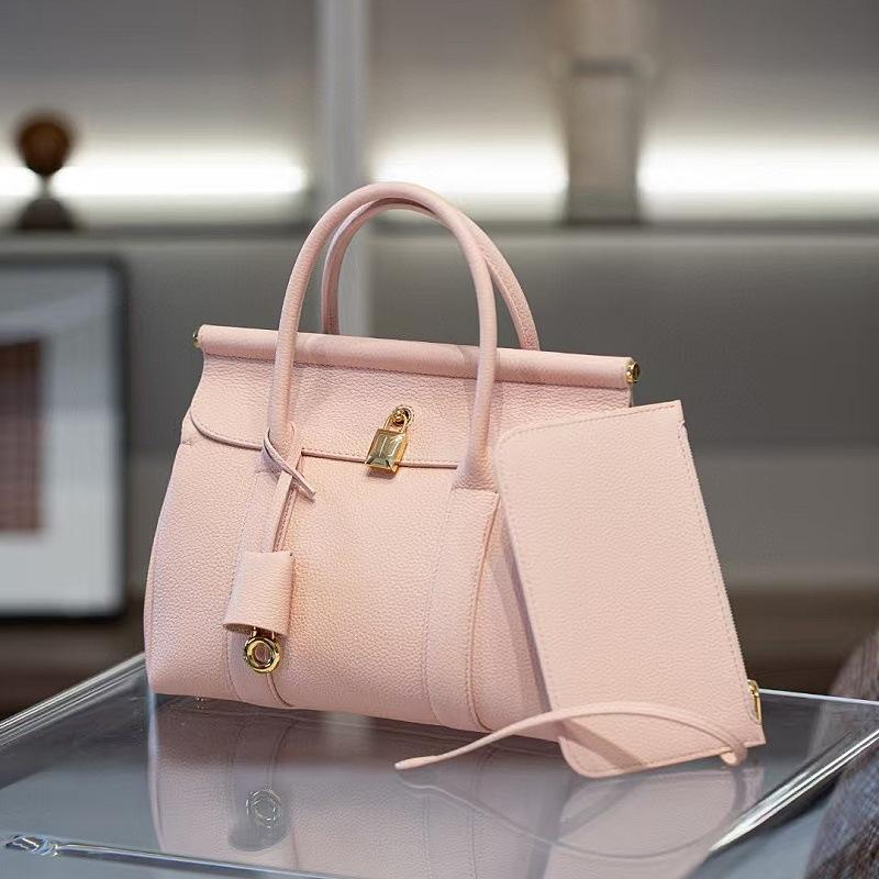 Сумка-тоут из парусины и кожи в стиле old money для леди, на плечо, портативная, для поездок на работу 25x12.5x18cm
Сумка-тоут из парусины и кожи в стиле old money для леди, на плечо, портативная, для поездок на работу 25x12.5x18cm