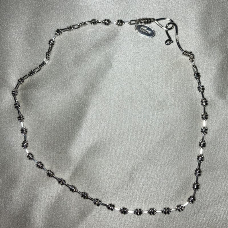 fillow tangled short necklace SILVER
fillow tangled short necklace SILVER