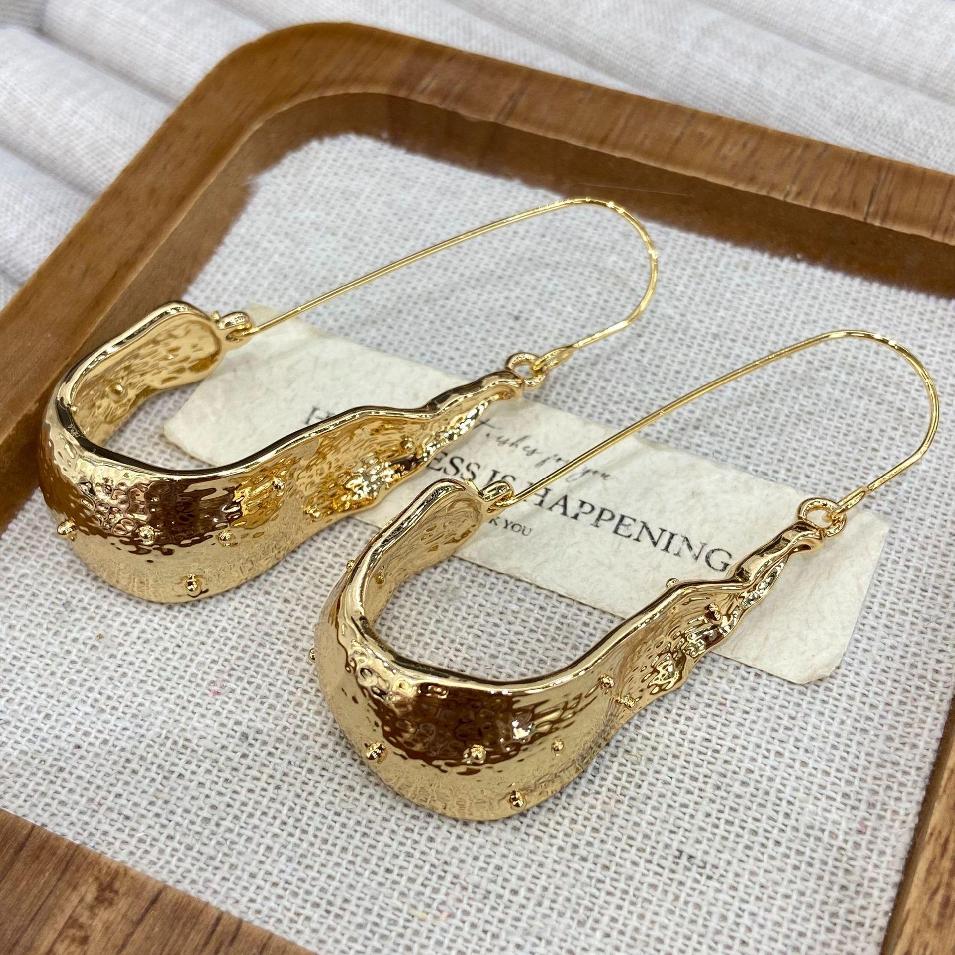 Internet Celebrity Design Earrings Earrings Wind Metal Texture U-Twist Earrings Fashion Personality Earrings Women
Internet Celebrity Design Earrings Earrings Wind Metal Texture U-Twist Earrings Fashion Personality Earrings Women