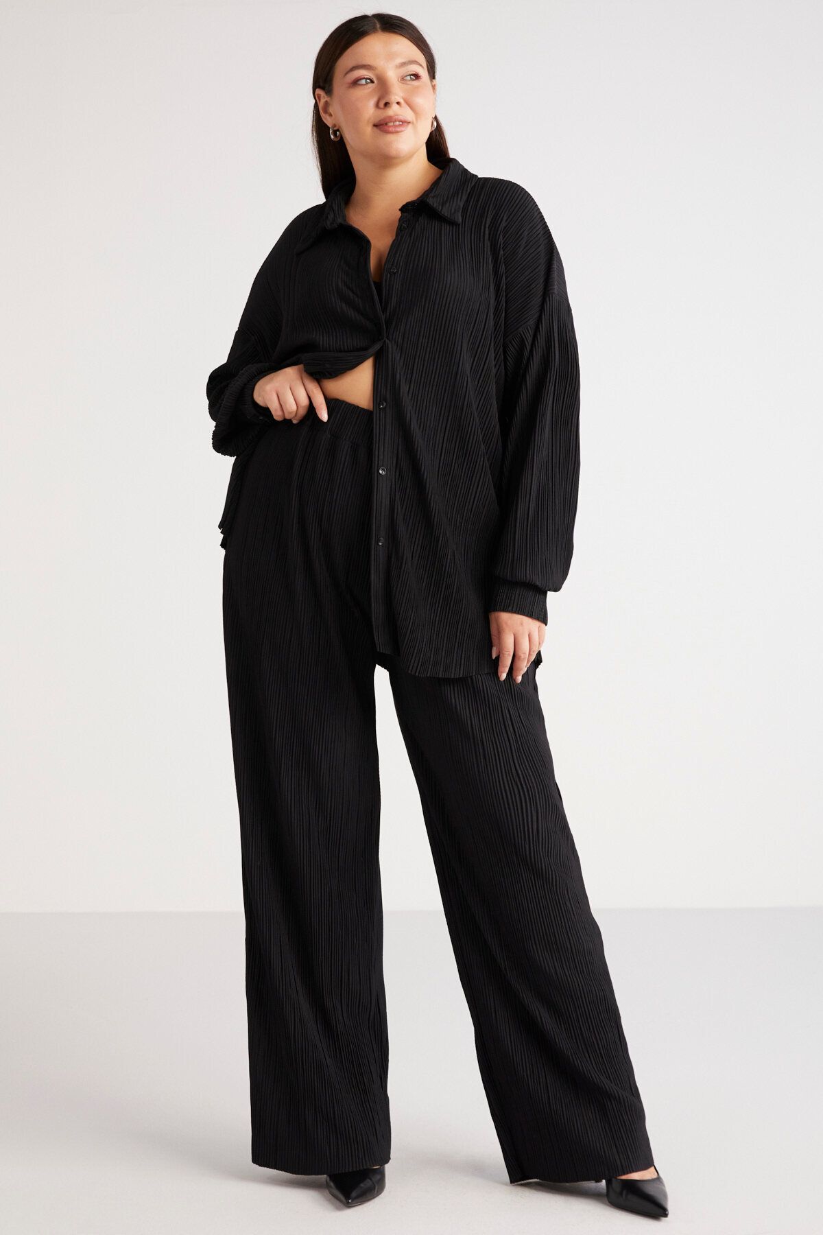 Women s Style Plus Size Pants Suena Crinkle Foil Print Elastic Waist Flare Black Big Size Trousers
Women s Style Plus Size Pants Suena Crinkle Foil Print Elastic Waist Flare Black Big Size Trousers