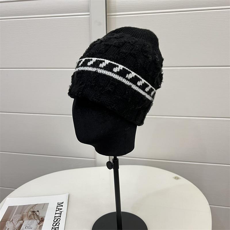 Contrasting color brim, towel, thorn square pattern, wool hat, autumn and winter men s and women s warm fashion, curling head, cold hat Average size 55- 58CM бежевий
Contrasting color brim, towel, thorn square pattern, wool hat, autumn and winter men s and women s warm fashion, curling head, cold hat Average size 55- 58CM бежевий