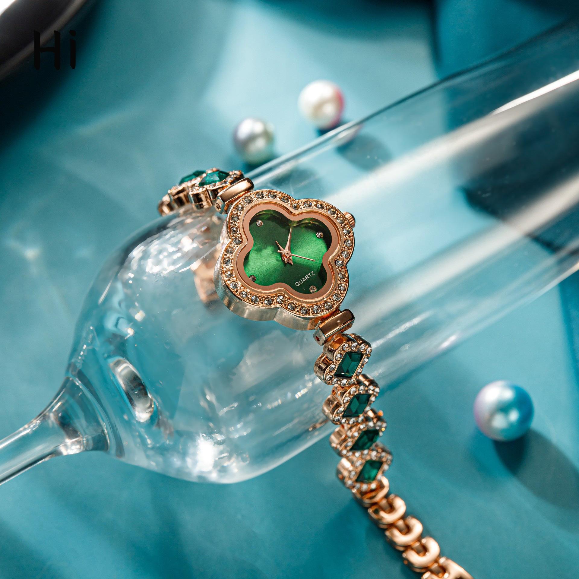 Alloy Clover Fashion Decorative Bracelet Quartz Watch Emerald Ladies Watch Women s Watch
Alloy Clover Fashion Decorative Bracelet Quartz Watch Emerald Ladies Watch Women s Watch