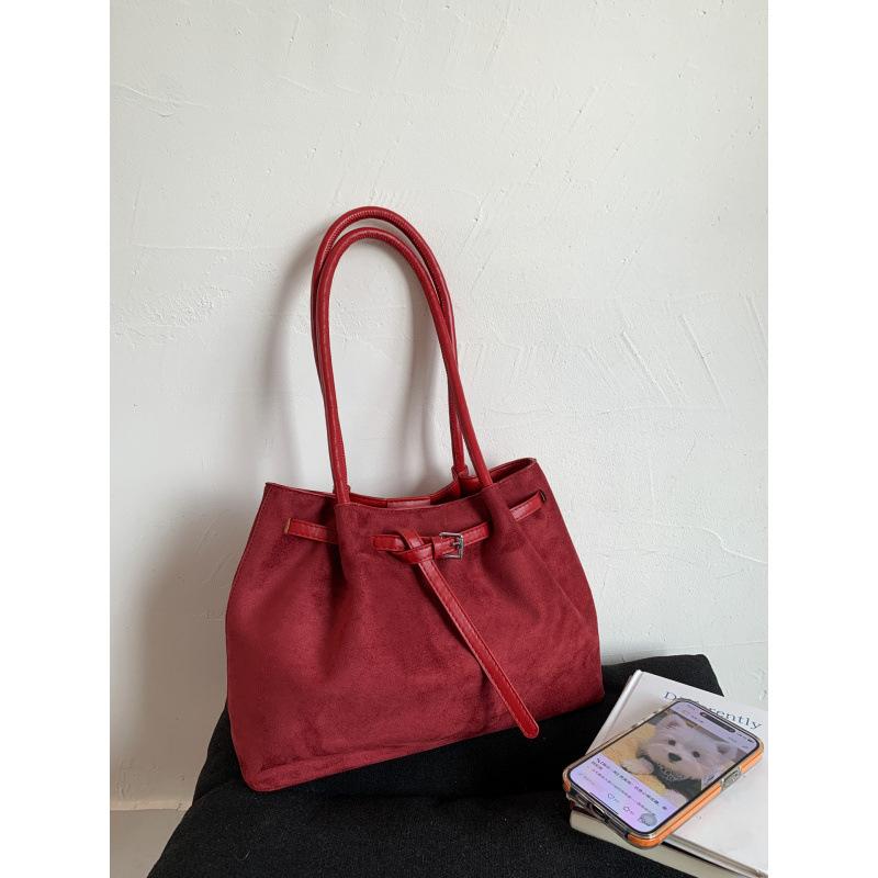 Retro Bag, Large-capacity Bag, Commuter Single-shoulder Bag, Ladies Hand-held Boston Bag without pendant красный
Retro Bag, Large-capacity Bag, Commuter Single-shoulder Bag, Ladies Hand-held Boston Bag without pendant красный