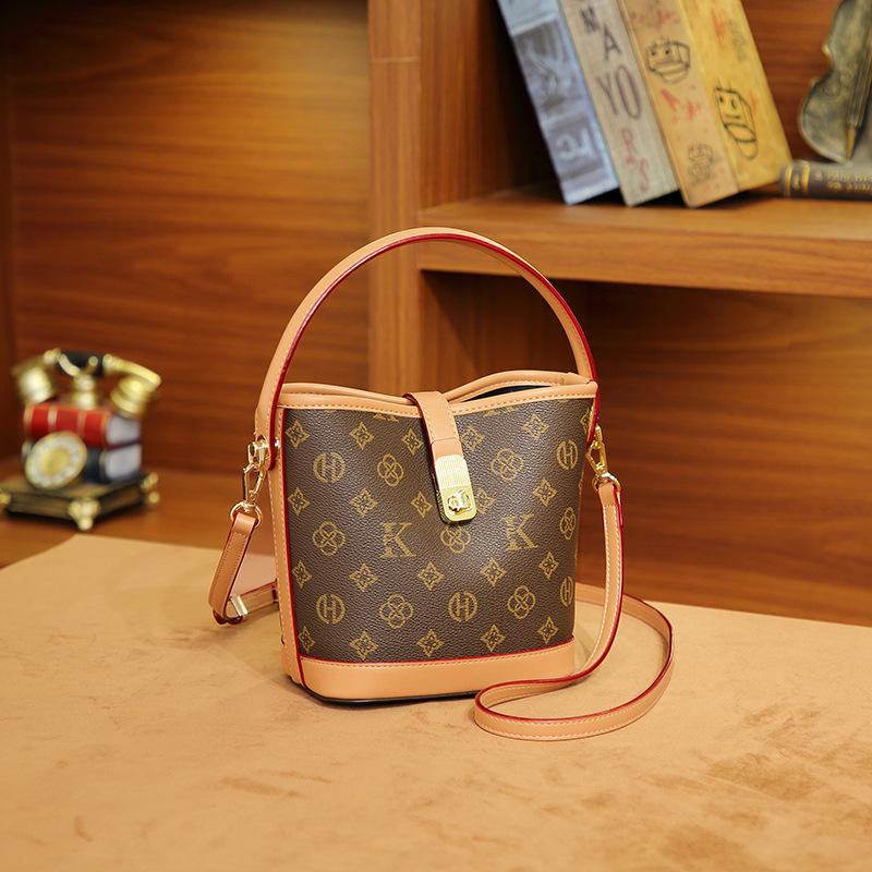 New personalized printed retro shoulder bag fashion trend large capacity bucket bag versatile high sense handbag women
New personalized printed retro shoulder bag fashion trend large capacity bucket bag versatile high sense handbag women