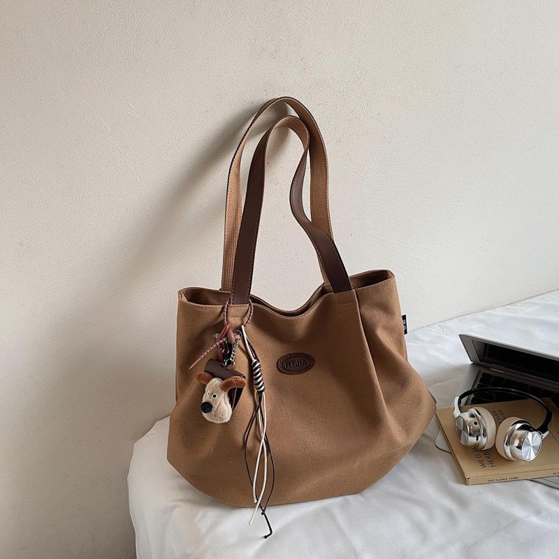 2025 autumn solid color casual women s shoulder bag women s Korean version large-capacity student portable class commuter tote bag without pendant коричневий
2025 autumn solid color casual women s shoulder bag women s Korean version large-capacity student portable class commuter tote bag without pendant коричневий