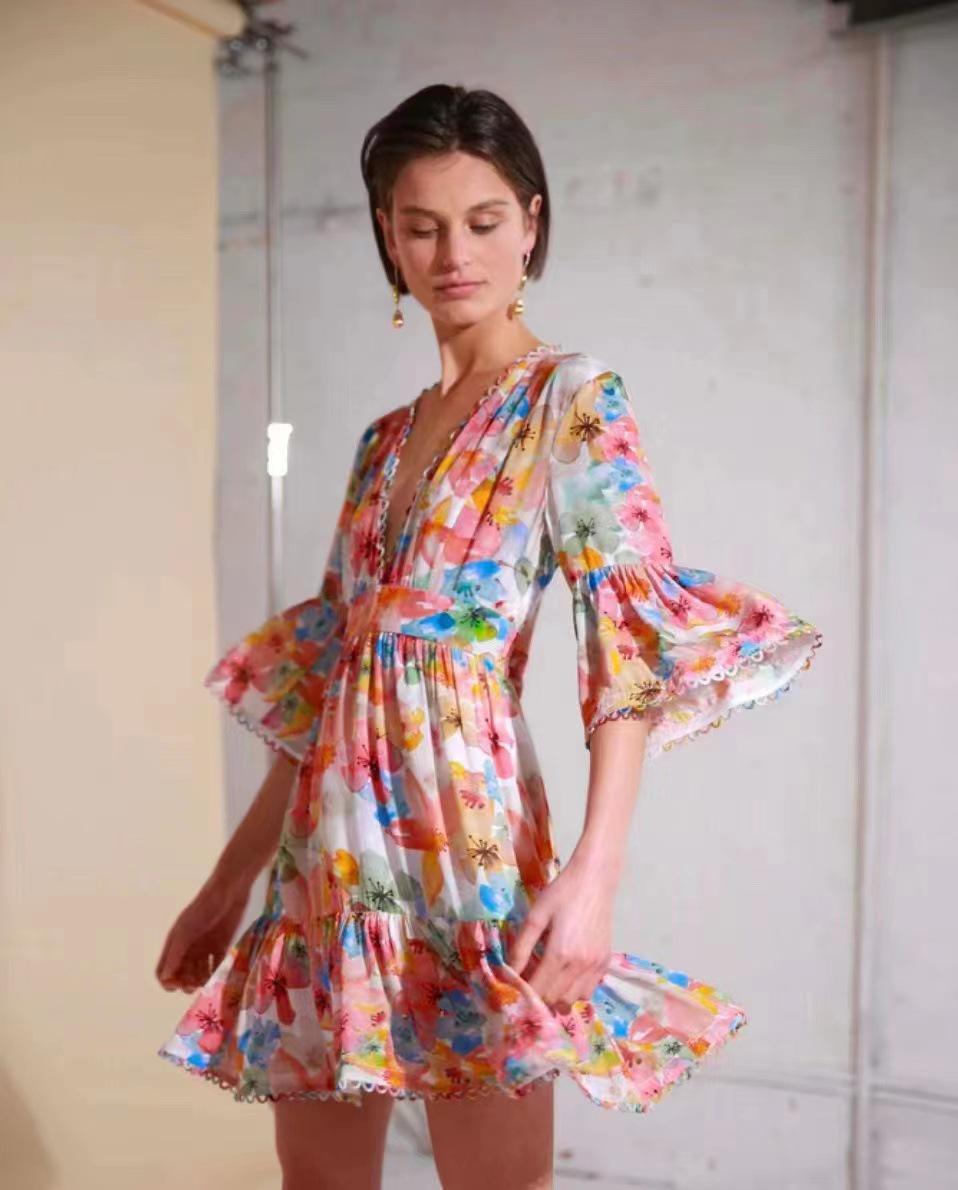 Короткое платье А-силуэта с V-образным вырезом и рукавами-трубами для женщин, осень 2023 г. Large
Короткое платье А-силуэта с V-образным вырезом и рукавами-трубами для женщин, осень 2023 г. Large