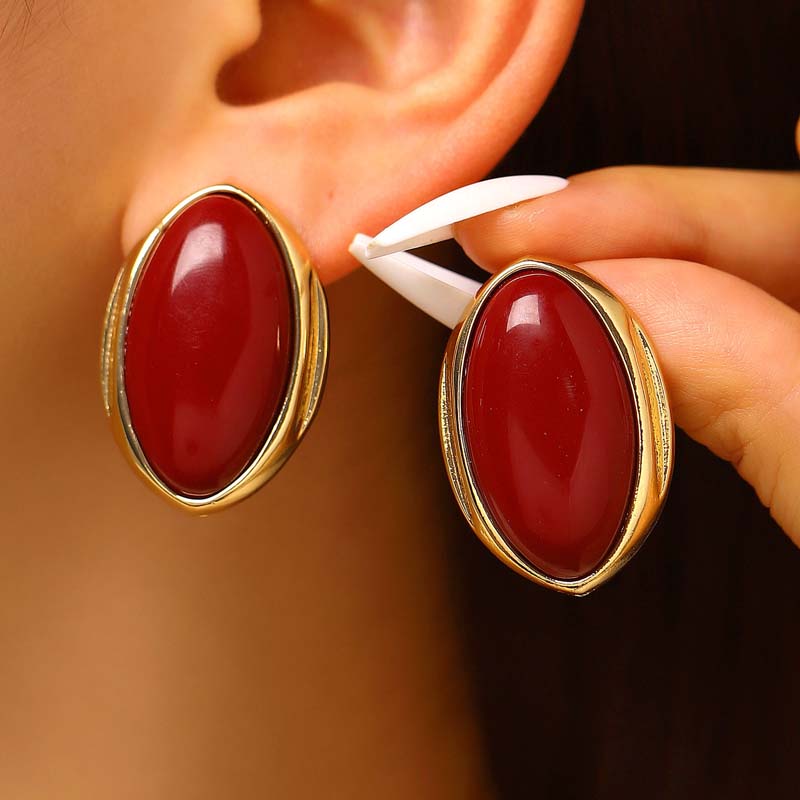 Vintage Red Resin Oval Stud Earrings for Women Trendy Gold Color Geometric Earrings Fashion Zircon Accessories
Vintage Red Resin Oval Stud Earrings for Women Trendy Gold Color Geometric Earrings Fashion Zircon Accessories