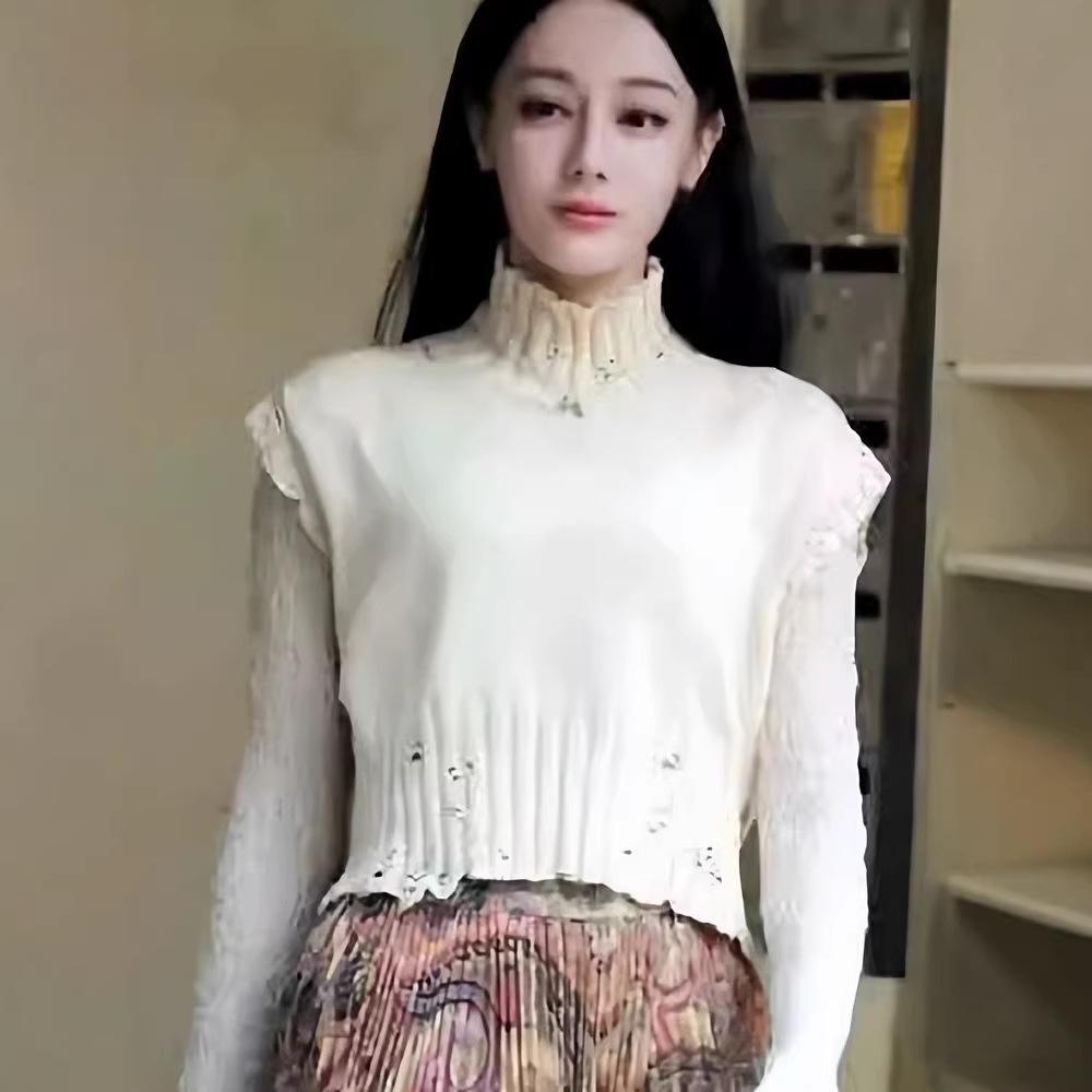 In Stock: 2025 Dilireba High Neck Ripped Vest Knit Sweater Medium брудно-білий
In Stock: 2025 Dilireba High Neck Ripped Vest Knit Sweater Medium брудно-білий