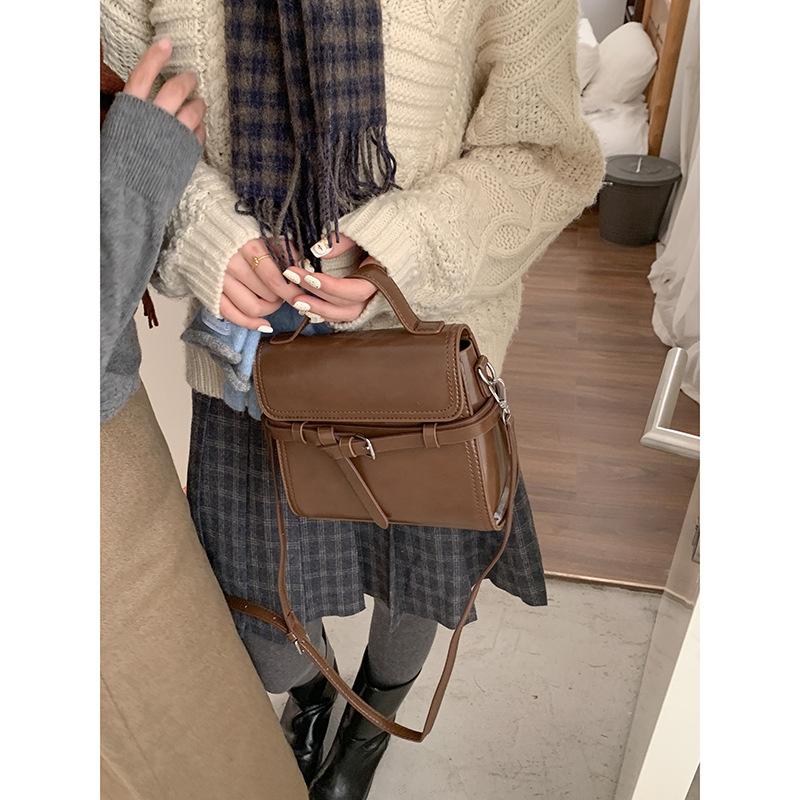 Ретро нишевая портативная сумка Kelly высокого класса женская зима 2025 новая модная корейская версия маленькая квадратная сумка универсальная сумка через плечо коричневый
Ретро нишевая портативная сумка Kelly высокого класса женская зима 2025 новая модная корейская версия маленькая квадратная сумка универсальная сумка через плечо коричневый