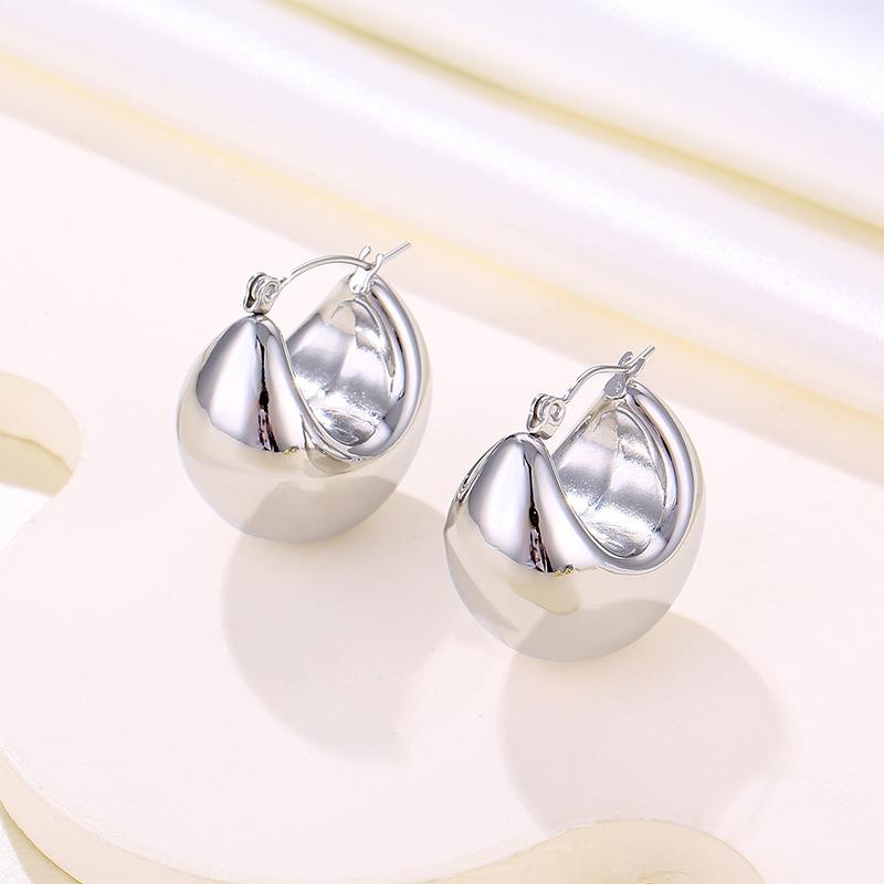 European and American ins round stainless steel hollow earrings, simple INS small chubby C-shaped ear buckles
European and American ins round stainless steel hollow earrings, simple INS small chubby C-shaped ear buckles