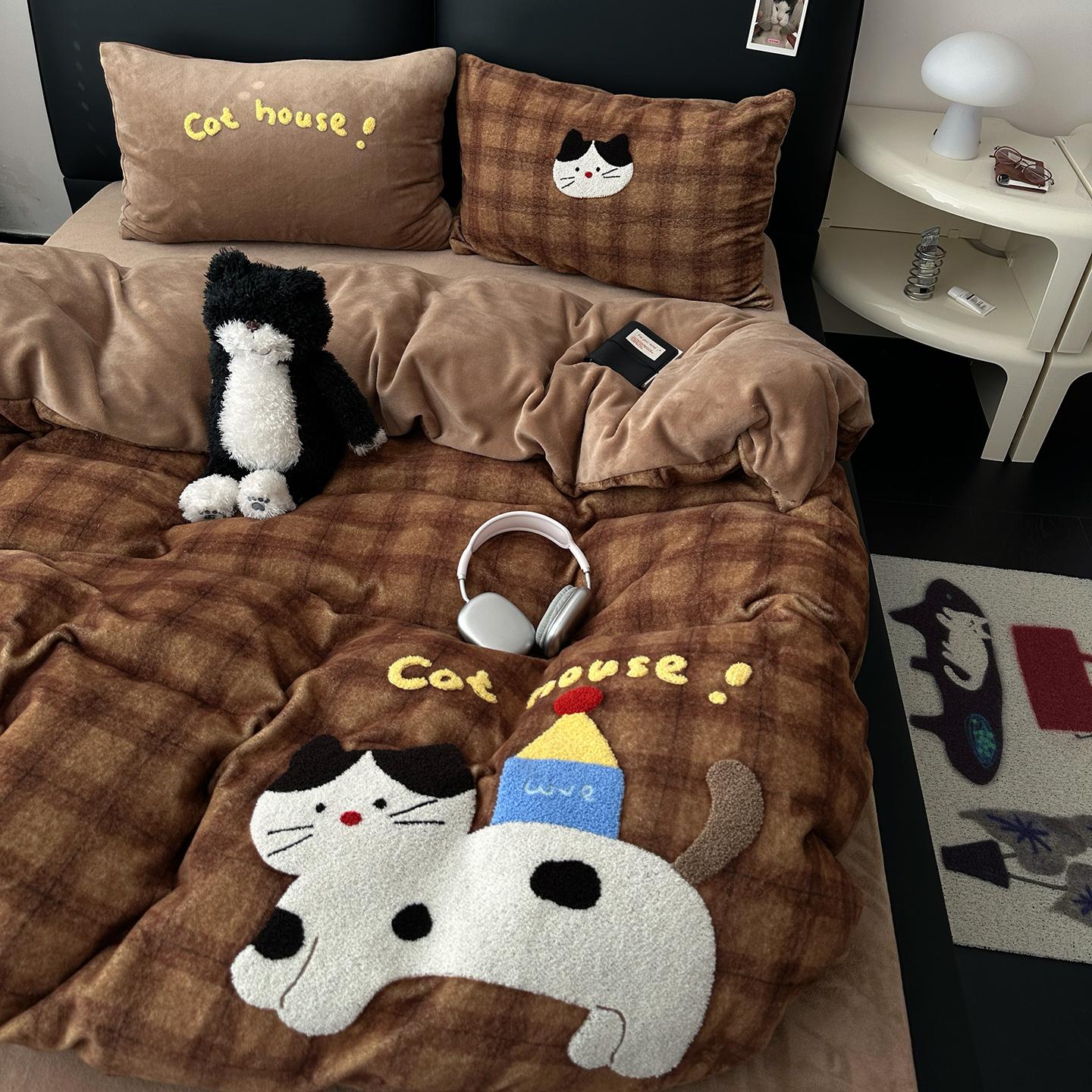 Cute Cat Embroidered Autumn Winter Warm Bedding Set Milk Velvet Thicken Warmth Duvet Cover Set with Sheet Quilt Cover Pillowcase AU Single Size 3 pcs
Cute Cat Embroidered Autumn Winter Warm Bedding Set Milk Velvet Thicken Warmth Duvet Cover Set with Sheet Quilt Cover Pillowcase AU Single Size 3 pcs
