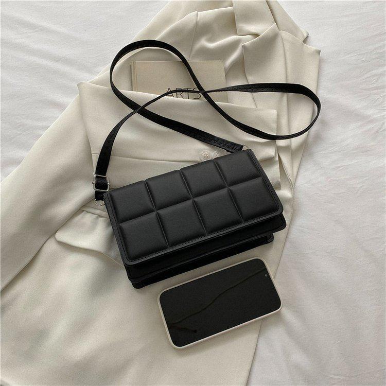 2025 Fashionable Women s Embossed Tofu Block Small Shoulder Bag with Magnetic Buckle Available чёрный
2025 Fashionable Women s Embossed Tofu Block Small Shoulder Bag with Magnetic Buckle Available чёрный