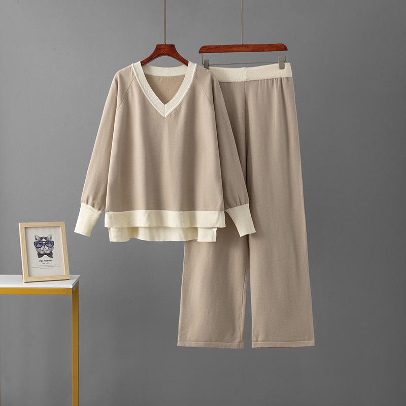 Женский европейско-американский костюм-двойка с V-образным свитером и брюками широкого кроя на осень/зиму 2025. One size
Женский европейско-американский костюм-двойка с V-образным свитером и брюками широкого кроя на осень/зиму 2025. One size