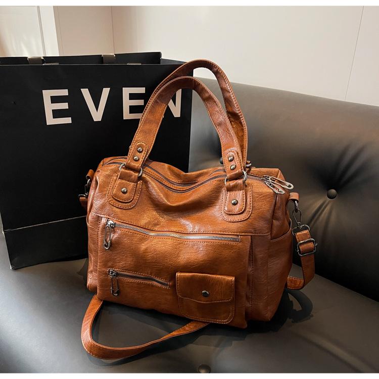 Large-capacity new textured shoulder messenger business luggage women s casual retro versatile portable travel bag
Large-capacity new textured shoulder messenger business luggage women s casual retro versatile portable travel bag