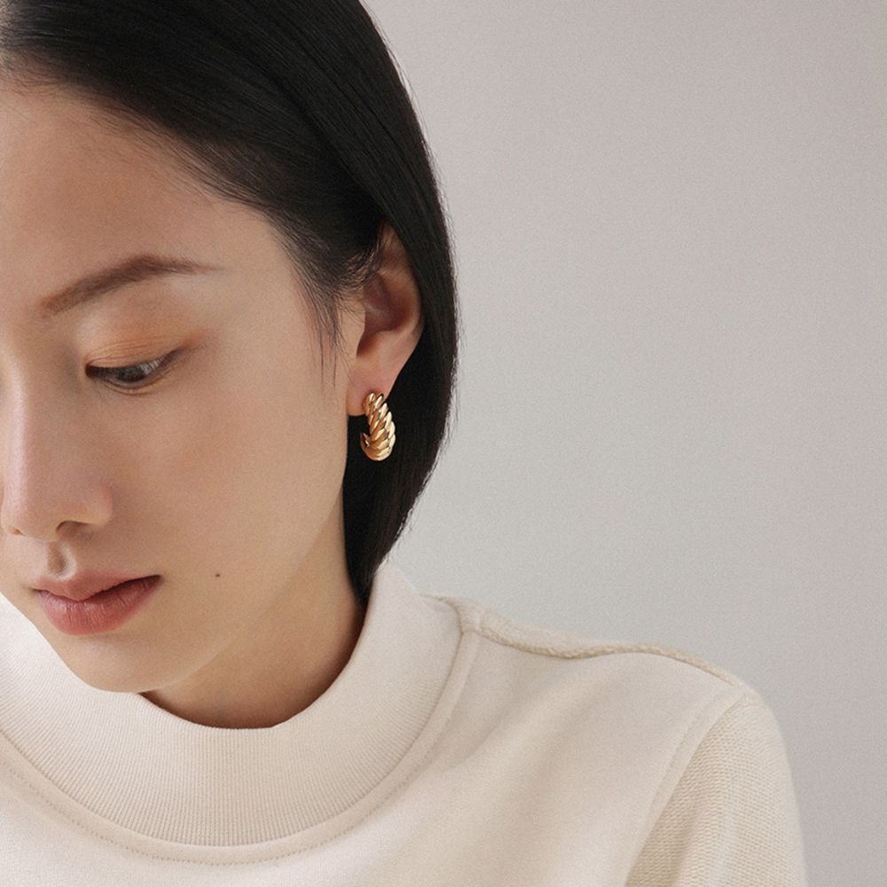 C Shape Women Female Stud Earrings Korean Style Earrings Thread Earrings Mental Hoop Earrings золотой
C Shape Women Female Stud Earrings Korean Style Earrings Thread Earrings Mental Hoop Earrings золотой