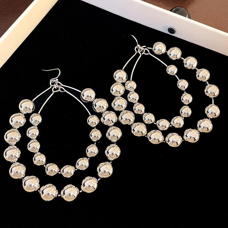 Double-layer exaggerated oval round ball ear hook European and American fashion cold wind earrings commuter personality temperament earrings
Double-layer exaggerated oval round ball ear hook European and American fashion cold wind earrings commuter personality temperament earrings