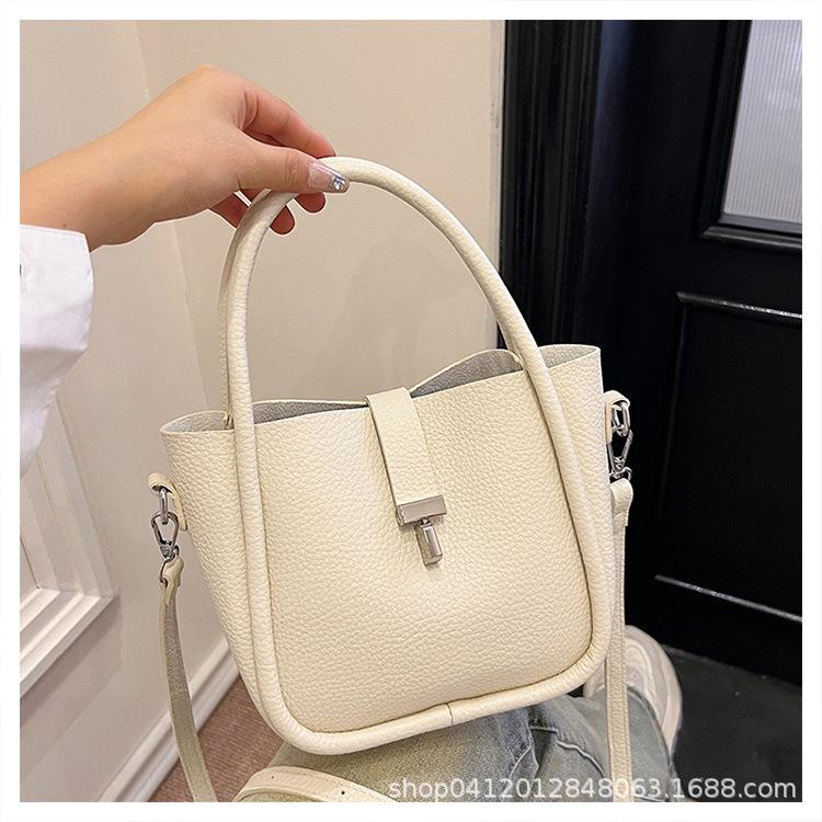 Lychee pattern portable vegetable basket bag women s 2025 new fashion soft-sided messenger bag niche commuter shoulder bag
Lychee pattern portable vegetable basket bag women s 2025 new fashion soft-sided messenger bag niche commuter shoulder bag