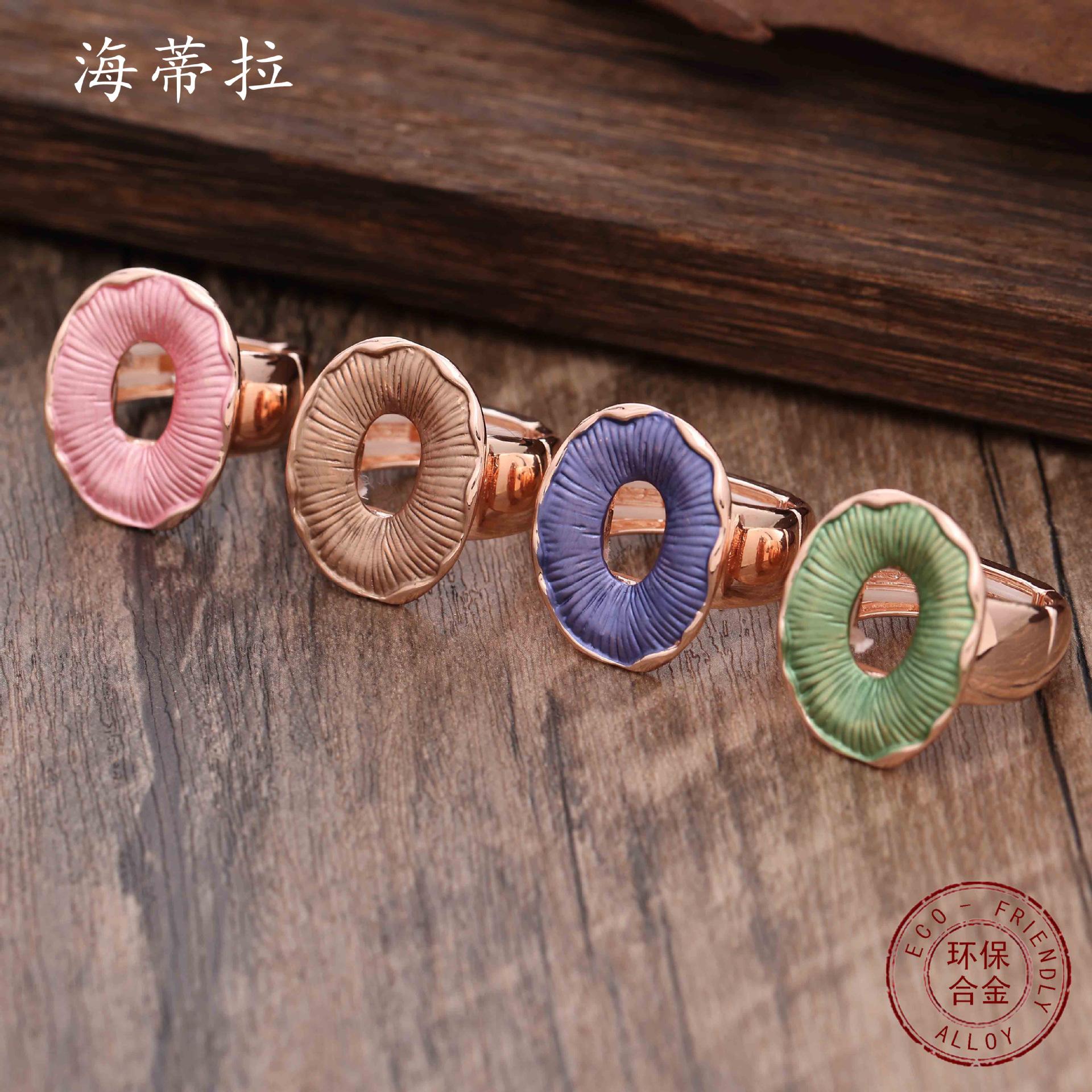 New colored donut oval hollow alloy ring, simple small fresh women s elastic ring Elastic Adjustable
New colored donut oval hollow alloy ring, simple small fresh women s elastic ring Elastic Adjustable