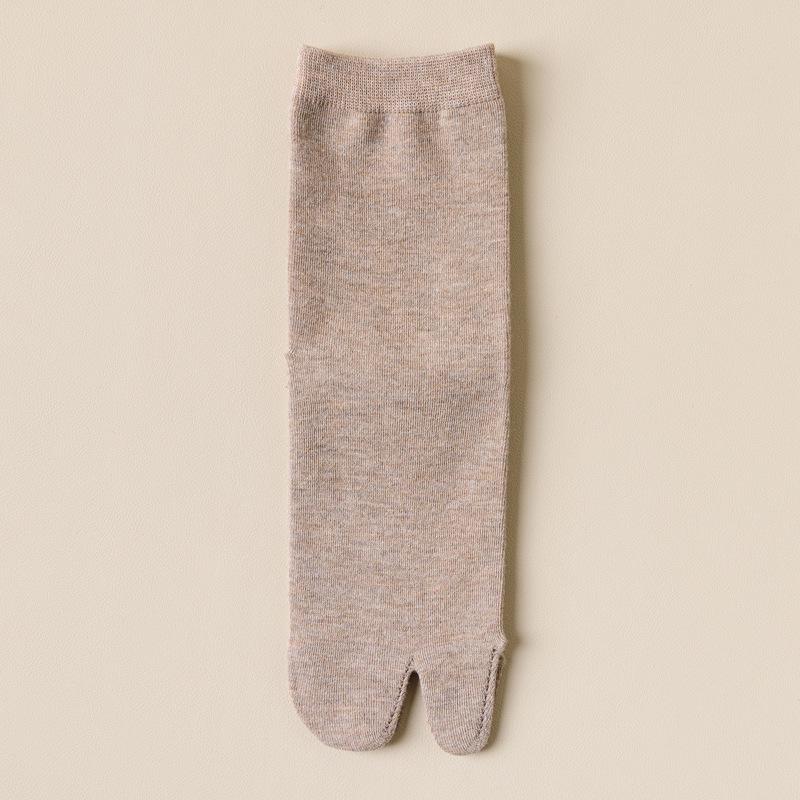 Women s Mid-Calf Cotton Split-Toe Socks: Breathable, Sweat-Wicking, Antibacterial, Comfortable for Spring & Autumn. One Size светло-коричневого
Women s Mid-Calf Cotton Split-Toe Socks: Breathable, Sweat-Wicking, Antibacterial, Comfortable for Spring & Autumn. One Size светло-коричневого