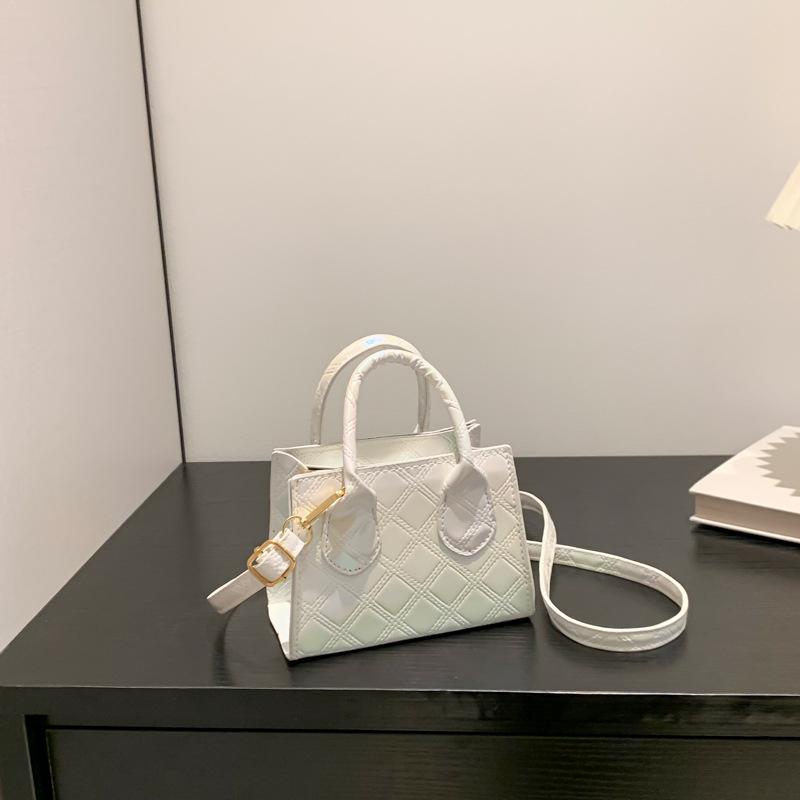 Маленькая женская сумка в стиле ретро, весна 2024 года, новая простая портативная маленькая квадратная сумка, модная глянцевая женская сумка через плечо серебряный