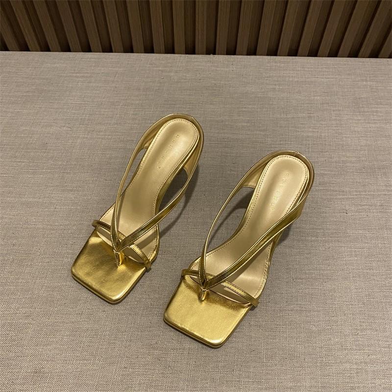 Solid Med Heel Fashion Slippers for Women 2024New Hot Sale Summer Wine Glass and Ladies Shoes Outside Rubber Pu Women s Slippers
Solid Med Heel Fashion Slippers for Women 2024New Hot Sale Summer Wine Glass and Ladies Shoes Outside Rubber Pu Women s Slippers
