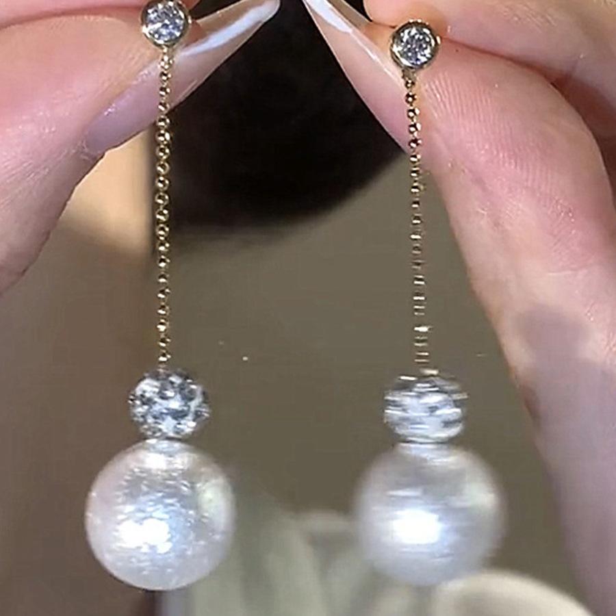 Zircon cotton pearl fringed pendant earrings temperament versatile niche design light luxury stud earrings exquisite earrings
Zircon cotton pearl fringed pendant earrings temperament versatile niche design light luxury stud earrings exquisite earrings