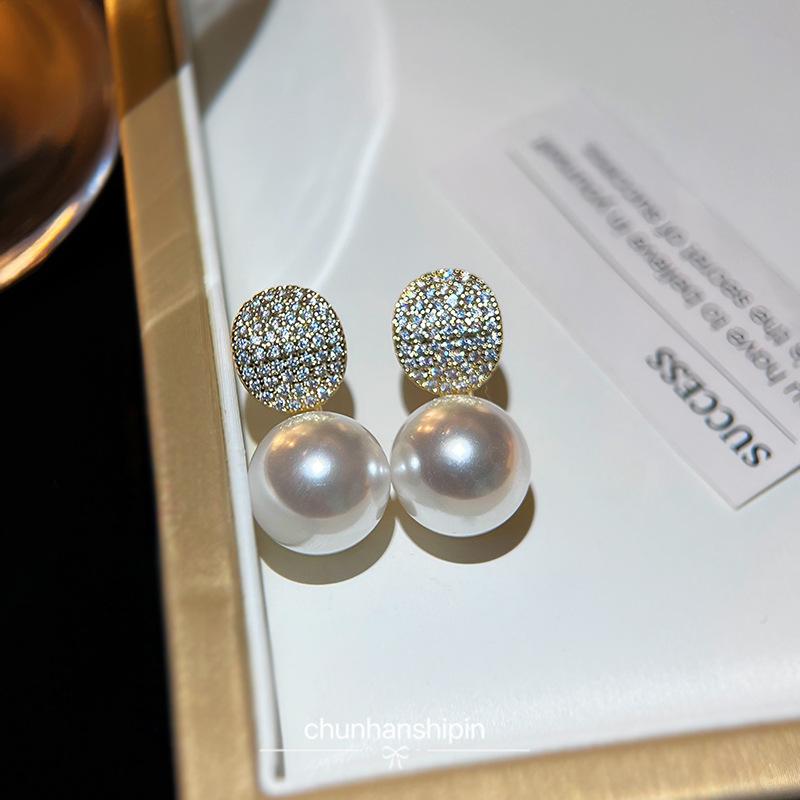 Light luxury full zirconium oval pearl ear clips without ear piercings women s niche temperament simple fashion versatile earrings earrings
Light luxury full zirconium oval pearl ear clips without ear piercings women s niche temperament simple fashion versatile earrings earrings