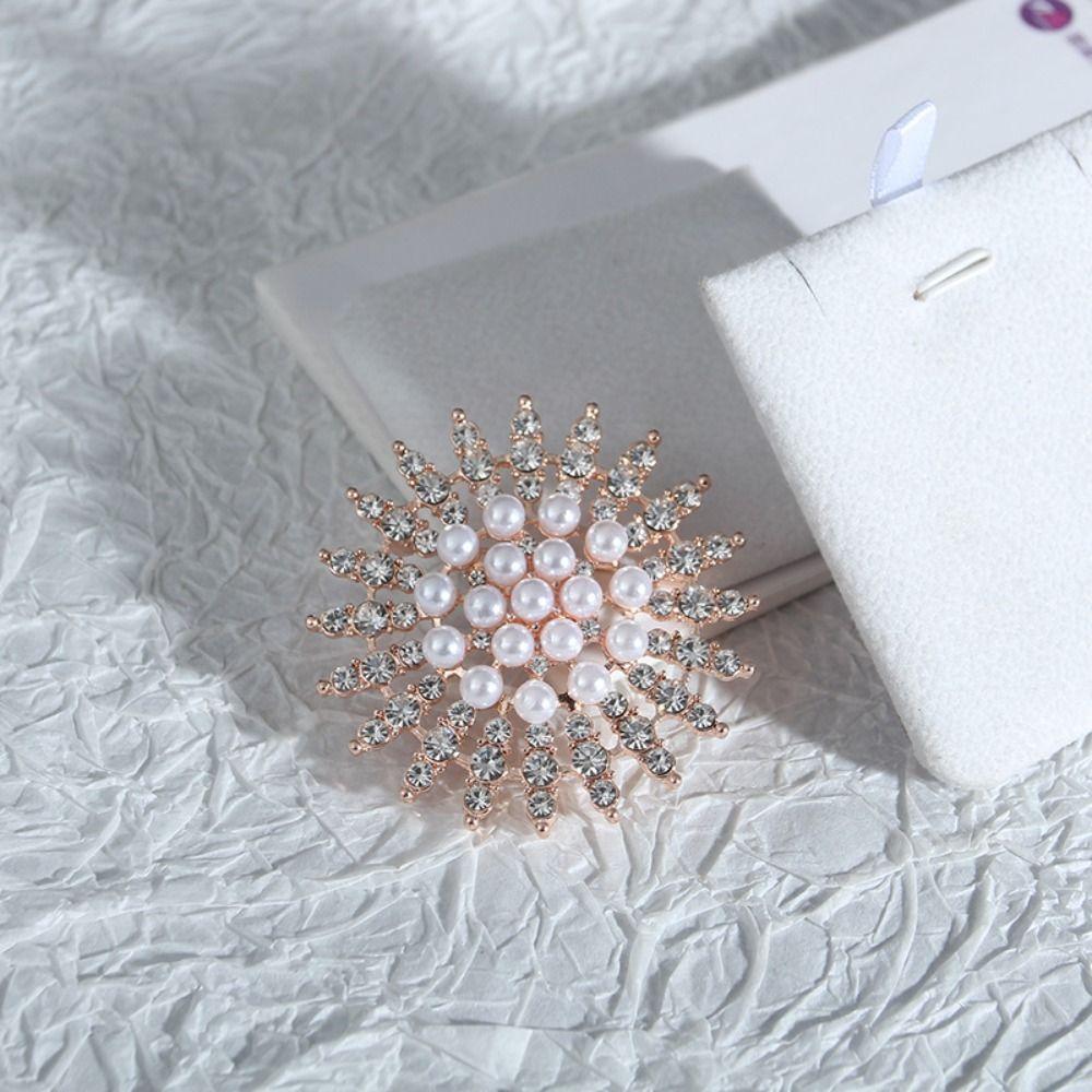 Pearl Snowflake Middle Ages Clothes Accessories Women Brooch Banquet Clothes Pin Korean Style Badge
Pearl Snowflake Middle Ages Clothes Accessories Women Brooch Banquet Clothes Pin Korean Style Badge