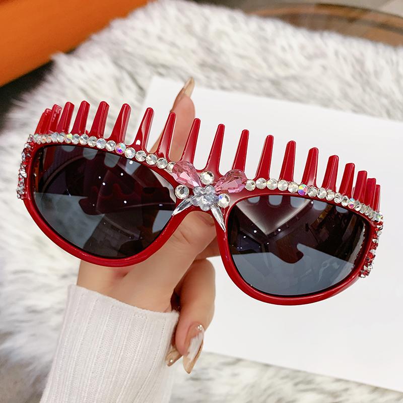 2025 Full Diamond Fashion Sunglasses Protection Trendy Sun Glasses for Women Men, Summer Stylish Oversized Shades for Outfit красный
2025 Full Diamond Fashion Sunglasses Protection Trendy Sun Glasses for Women Men, Summer Stylish Oversized Shades for Outfit красный