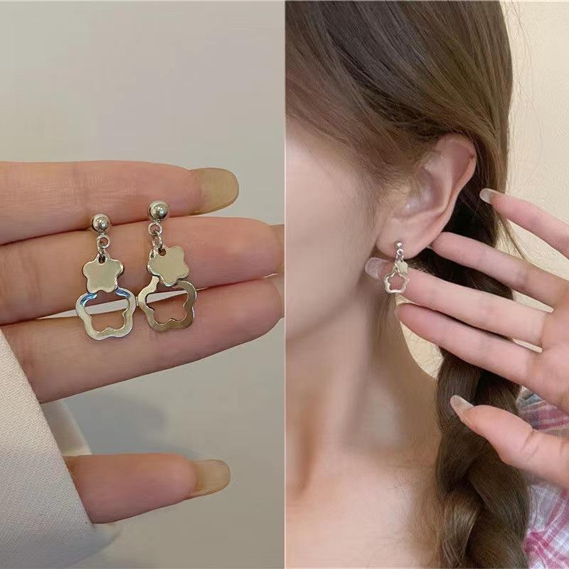 Silver Needle Flower Stud Earrings Women S Earrings Summer Niche Design Earrings Trendy High-End Light Luxury Earrings
Silver Needle Flower Stud Earrings Women S Earrings Summer Niche Design Earrings Trendy High-End Light Luxury Earrings