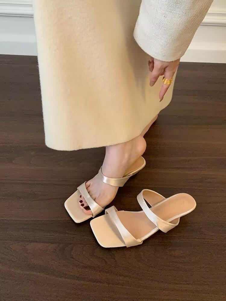 French square head open-toed cool slippers 2025 summer new outer sandals soft-soled wedges square head one-character sandals 40
French square head open-toed cool slippers 2025 summer new outer sandals soft-soled wedges square head one-character sandals 40