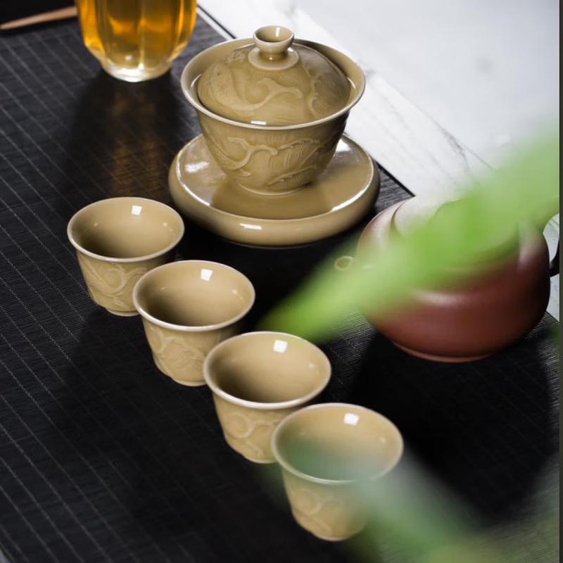 Yihu de Like a Fish in Water Ceramic Tea Set
Yihu de Like a Fish in Water Ceramic Tea Set