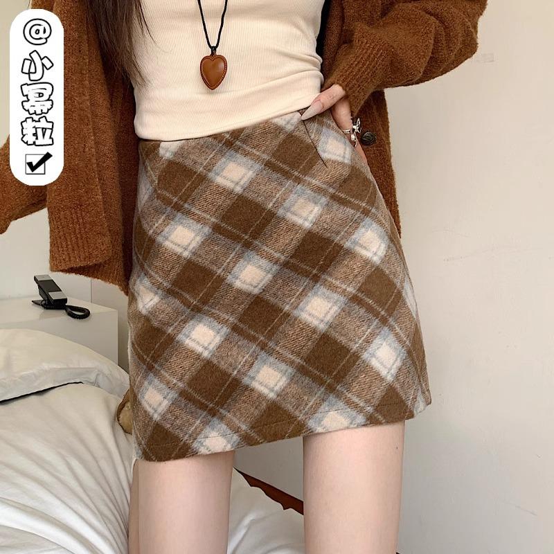 Women s Retro Chic Plaid Wool Midi Skirt for Winter – High Waist A-Line Pencil Skirt 4XL
Women s Retro Chic Plaid Wool Midi Skirt for Winter – High Waist A-Line Pencil Skirt 4XL