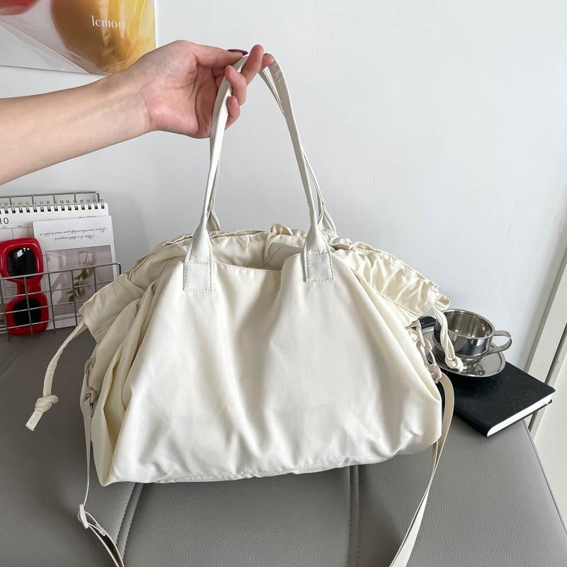 New Fashi Versatile Crossbody Bags for Women Lightweight Commuting Bag Large Capacity Trendy Simple Shoulder Bag
New Fashi Versatile Crossbody Bags for Women Lightweight Commuting Bag Large Capacity Trendy Simple Shoulder Bag