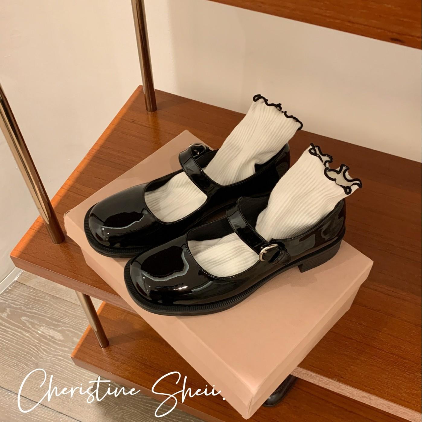 Sheepskin version~ Su Yinyin s same comic girl P s square head thick heel one-word buckle Mary Jane single shoes women s small leather shoes 34
Sheepskin version~ Su Yinyin s same comic girl P s square head thick heel one-word buckle Mary Jane single shoes women s small leather shoes 34