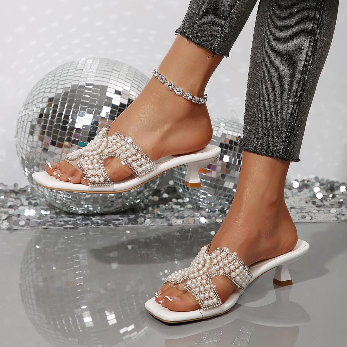 Large size summer new fashion temperament pearl rhinestone one-word high heel cool slippers women 43 білий
Large size summer new fashion temperament pearl rhinestone one-word high heel cool slippers women 43 білий