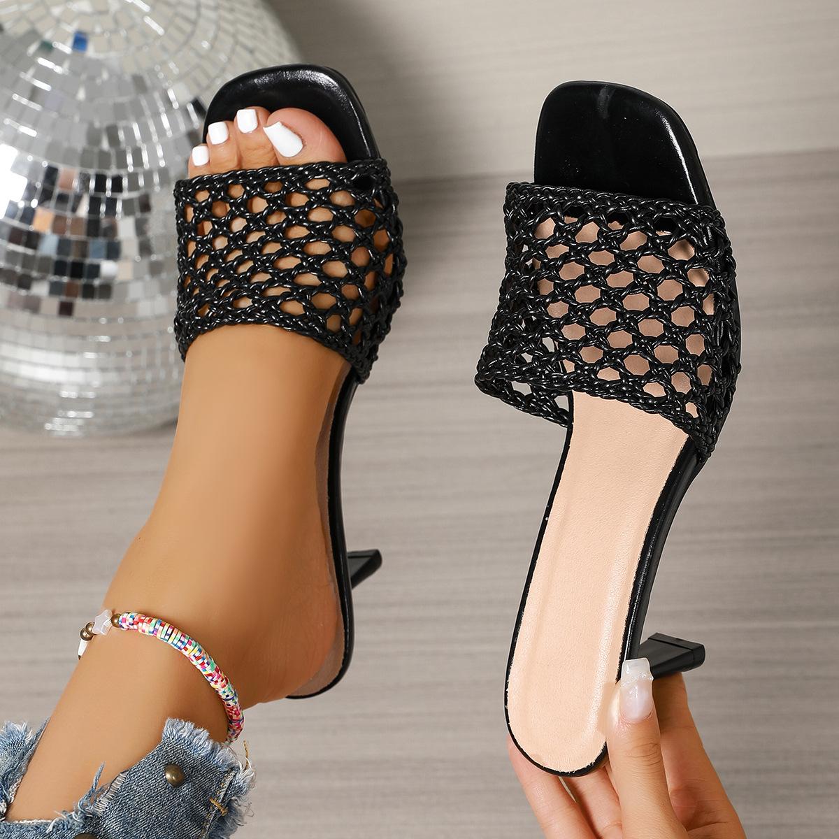 Women s shoes summer new one-word woven belt temperament fashionable versatile grid fine heel cool slippers 42 чорний
Women s shoes summer new one-word woven belt temperament fashionable versatile grid fine heel cool slippers 42 чорний