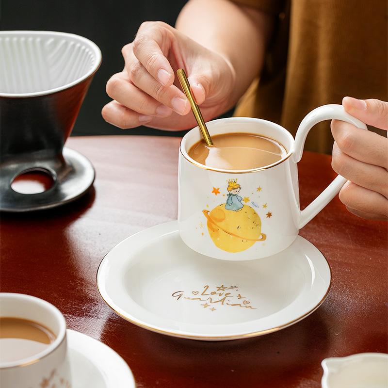 Little Prince series coffee cup and saucer set Phnom Penh afternoon tea cup ceramic cup housewarming gift wedding souvenir 270ml
Little Prince series coffee cup and saucer set Phnom Penh afternoon tea cup ceramic cup housewarming gift wedding souvenir 270ml