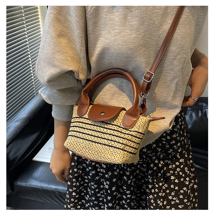 New Women s Straw Bag Women s Summer Simple Shoulder Portable Large Capacity Simple Bucket Bag чорний
New Women s Straw Bag Women s Summer Simple Shoulder Portable Large Capacity Simple Bucket Bag чорний