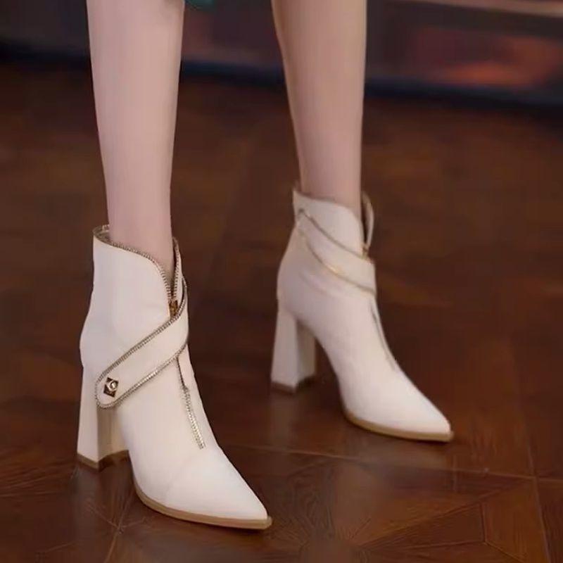 Европейские ботинки на толстом каблуке с острым носком, тонкие короткие ботинки 2024 года, новый тренд, модные универсальные ботинки Martin, нишевые ботинки на высоком каблуке 40
Европейские ботинки на толстом каблуке с острым носком, тонкие короткие ботинки 2024 года, новый тренд, модные универсальные ботинки Martin, нишевые ботинки на высоком каблуке 40