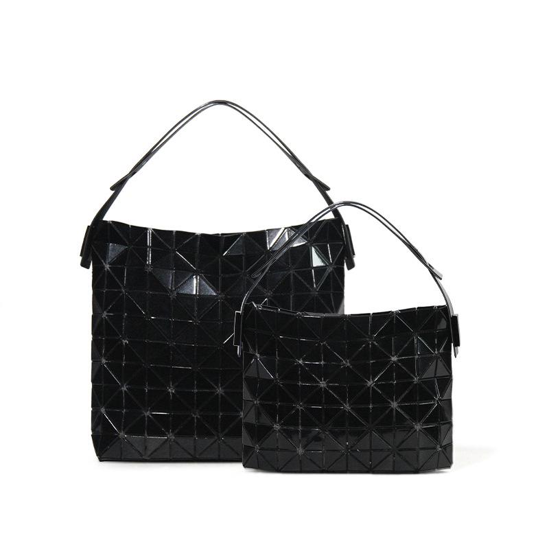 Сумка подмышкой с японским геометрическим узором и треугольным стежком 2023 года Small
Сумка подмышкой с японским геометрическим узором и треугольным стежком 2023 года Small