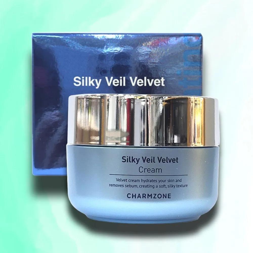 CHARMZONE Silky Veil Velvet Cream 50ml. Soft and smooth like a baby. Improves damaged skin barrier. Goodbye oil blotting paper.
CHARMZONE Silky Veil Velvet Cream 50ml. Soft and smooth like a baby. Improves damaged skin barrier. Goodbye oil blotting paper.