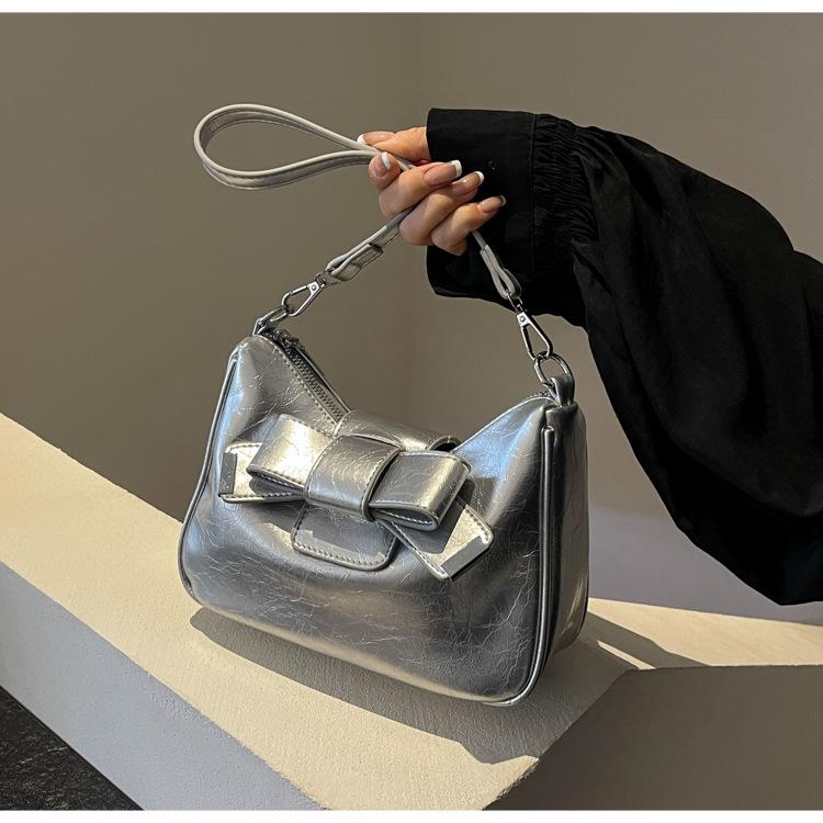 Красный бант на одно плечо маленькие квадратные сумки женские модные подмышечные сумки осенние простые универсальные сумки через плечо тренд
Красный бант на одно плечо маленькие квадратные сумки женские модные подмышечные сумки осенние простые универсальные сумки через плечо тренд