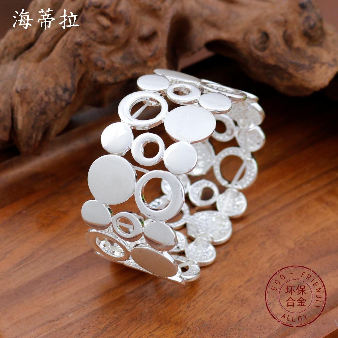 Hollow geometric brushed round elastic bracelet women exaggerated design ring bracelet
Hollow geometric brushed round elastic bracelet women exaggerated design ring bracelet