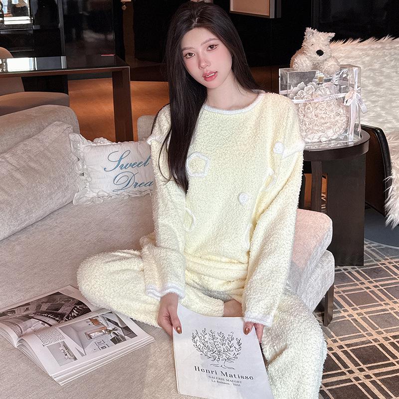 Women s Soft & Fluffy Bear Plush Pajama Set - Autumn/Winter One Size (90-160)
Women s Soft & Fluffy Bear Plush Pajama Set - Autumn/Winter One Size (90-160)