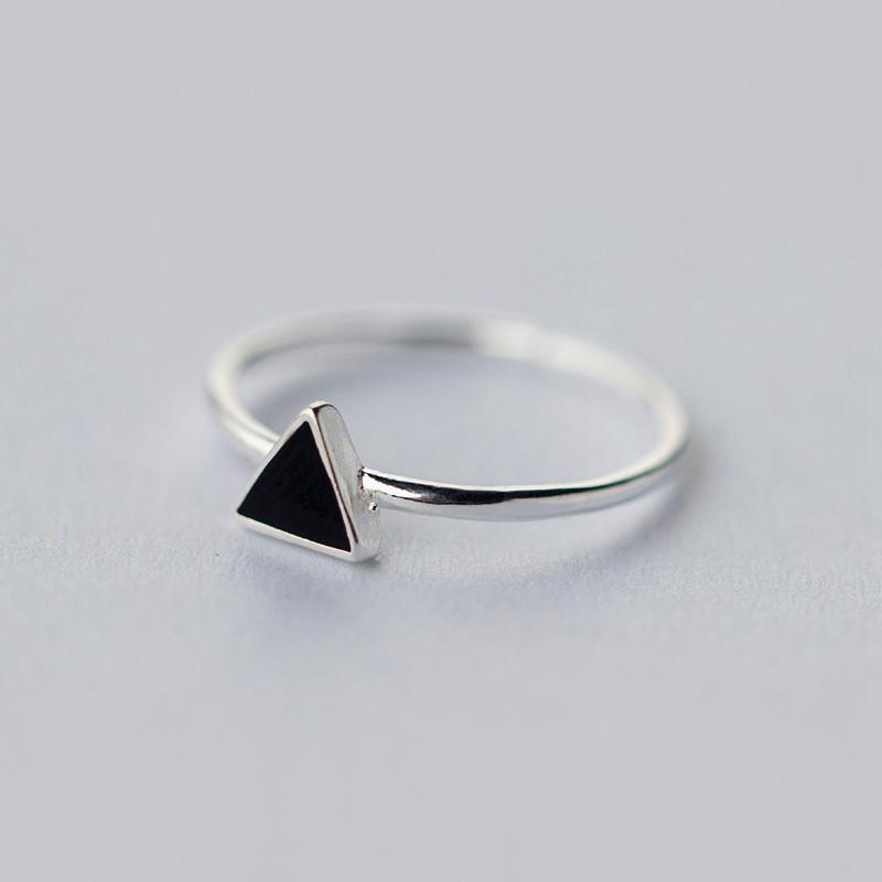 925 Sterling Silver Geometric Black Enamel Triangle OL Adjustable Ring Minimalist Fine Jewelry For Women Party Gift resizable
925 Sterling Silver Geometric Black Enamel Triangle OL Adjustable Ring Minimalist Fine Jewelry For Women Party Gift resizable