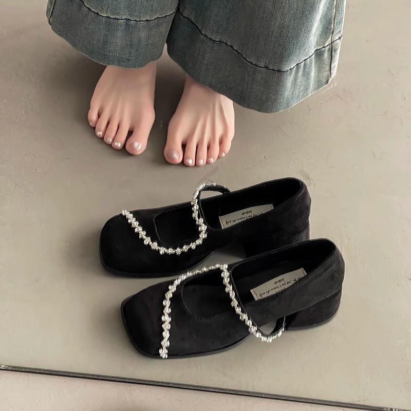 French retro square head rhinestone versatile Mary Jane shoes women s spring new skirt evening breeze light mouth high-heeled single shoes 35 чорний
French retro square head rhinestone versatile Mary Jane shoes women s spring new skirt evening breeze light mouth high-heeled single shoes 35 чорний